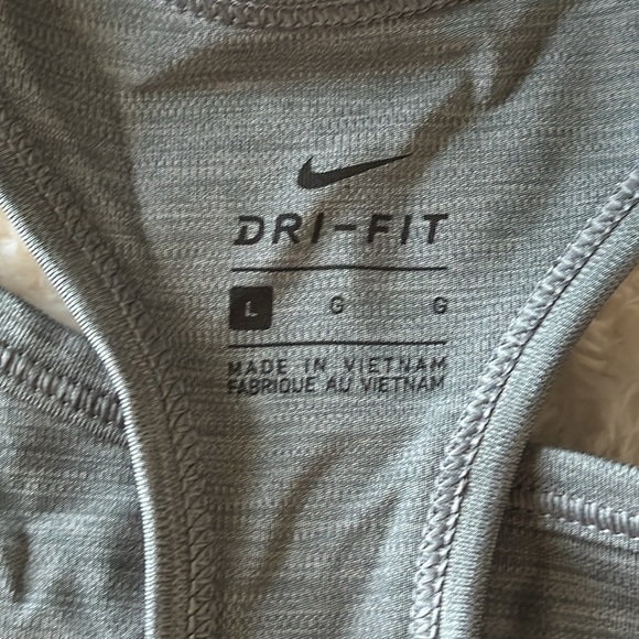 EUC Nike Women’s Sports Bra - Picture 4 of 5